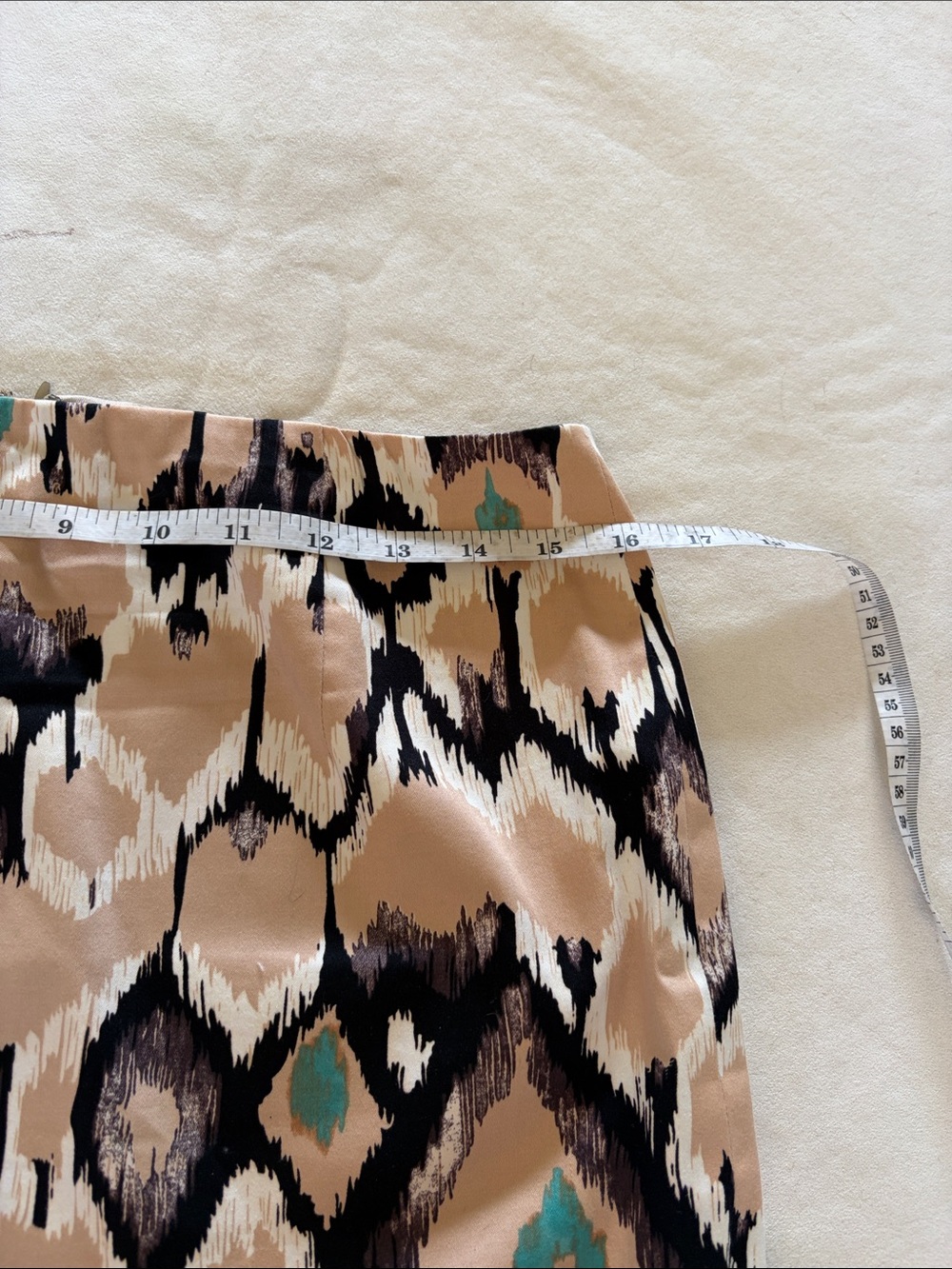 Tahari Pencil Skirt Abstract Ikat Print Beige Black Teal Size 10 - Picture 4 of 5